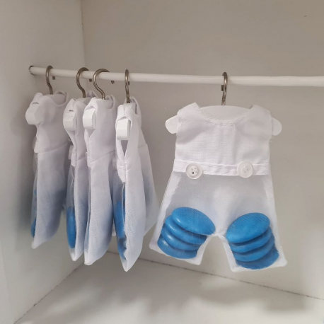 Salopette blanche et cintre - pièce