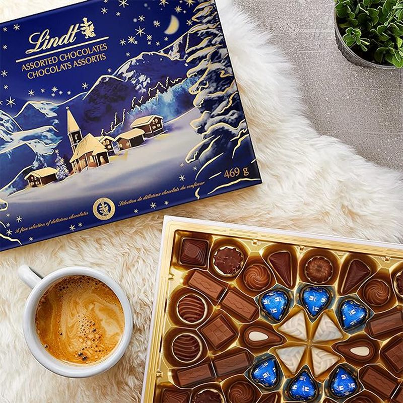 Lindt - Boîte CHAMPS-ÉLYSÉES - Assortiment de Chocolats au Lait, Noirs et  Blancs – Idéal pour Noël, 469g