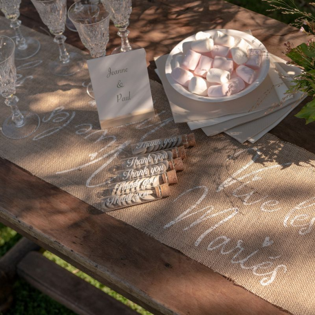 Chemin de table Vive les Mariés en jute - pièce