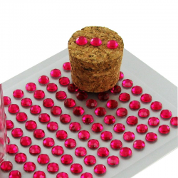 Strass autocollants FUCHSIA - plaque de 160 strass